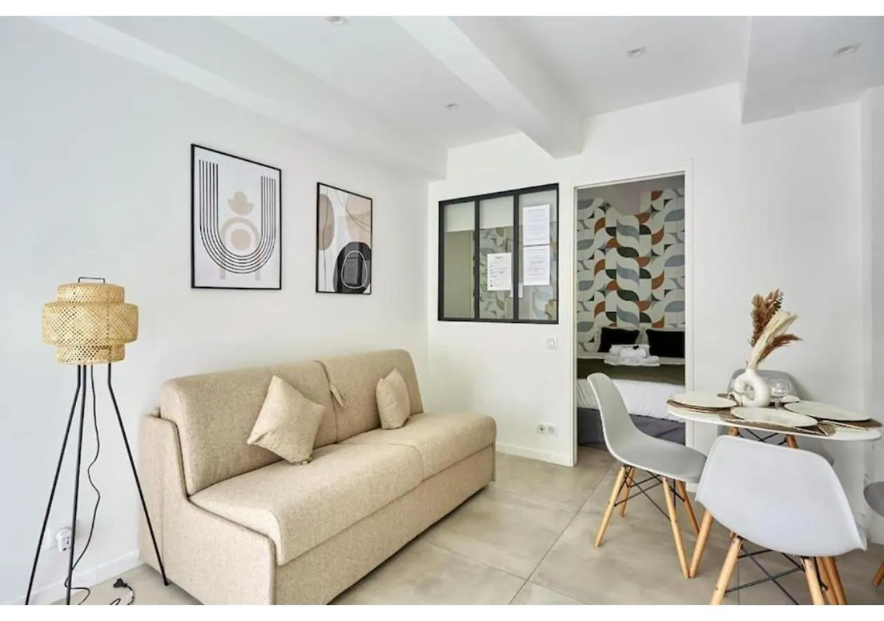 Apartment Le Marais Place Des Vosges By Studio Prestige Paris