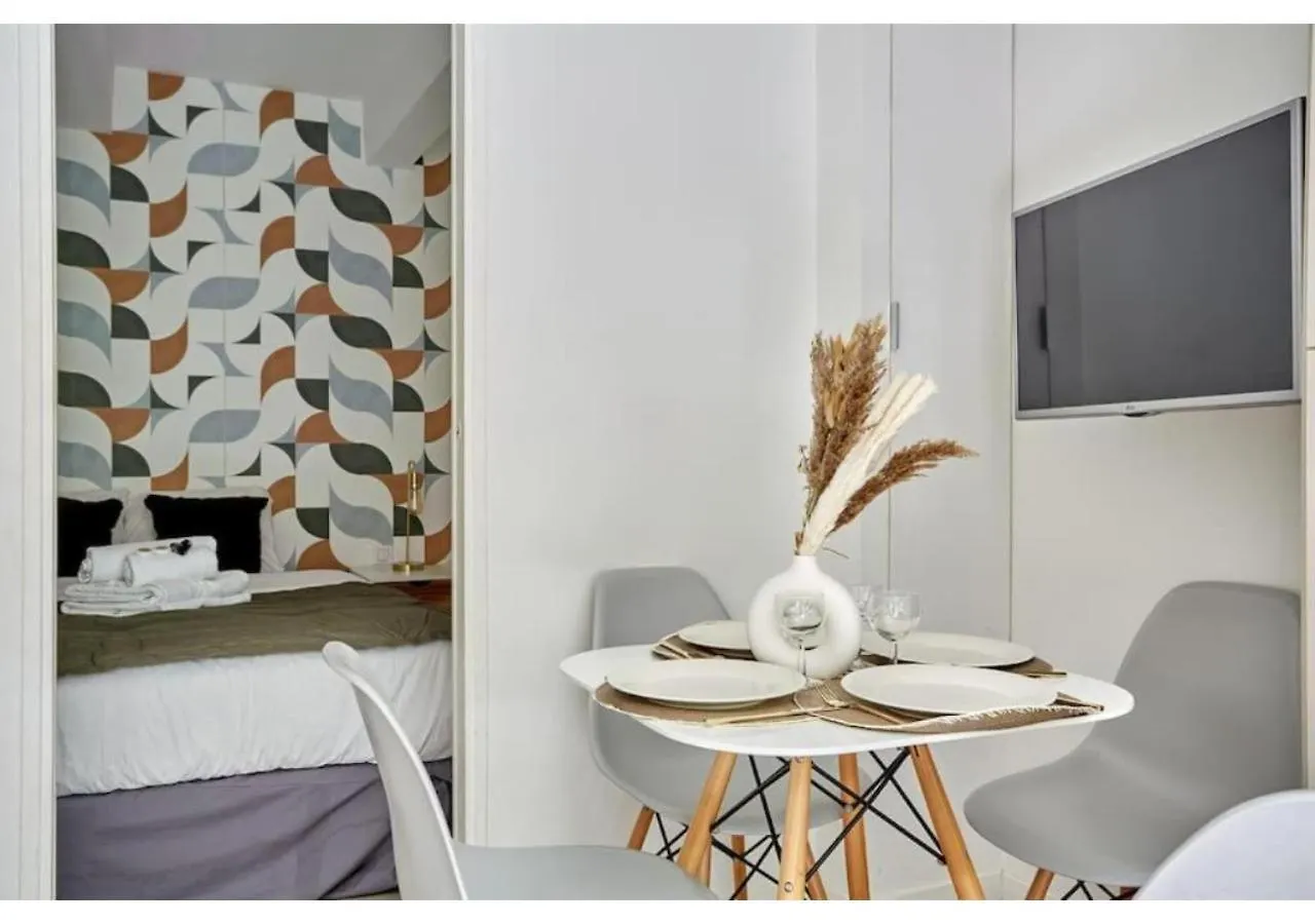 Apartment Le Marais Place Des Vosges By Studio Prestige Paris