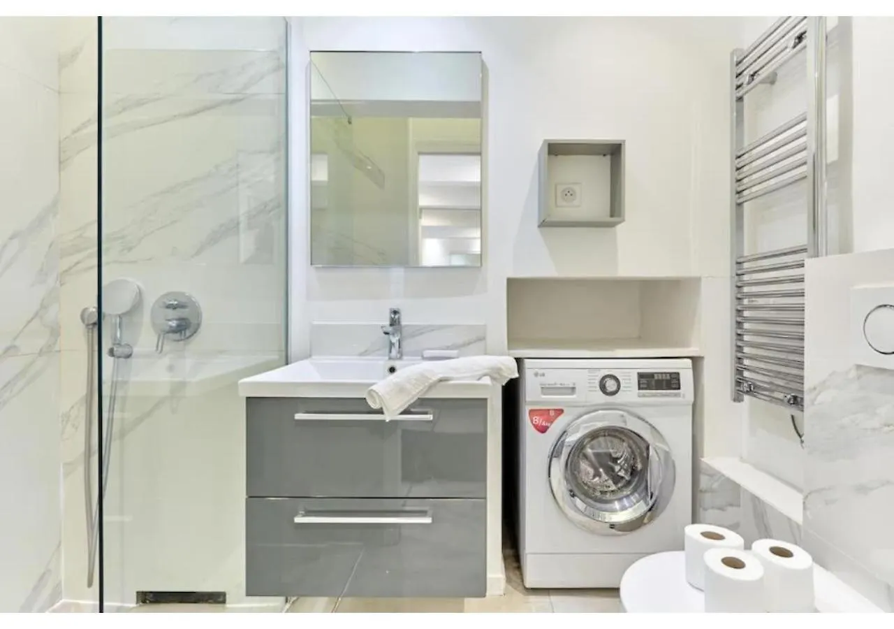 Apartment Le Marais Place Des Vosges By Studio Prestige Paris France